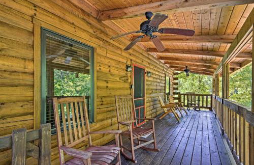 Rustic Andrews Cabin Rental with Deck and Fire Pit! - Foto 1