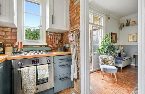 Charming London with balcony - Photo 11