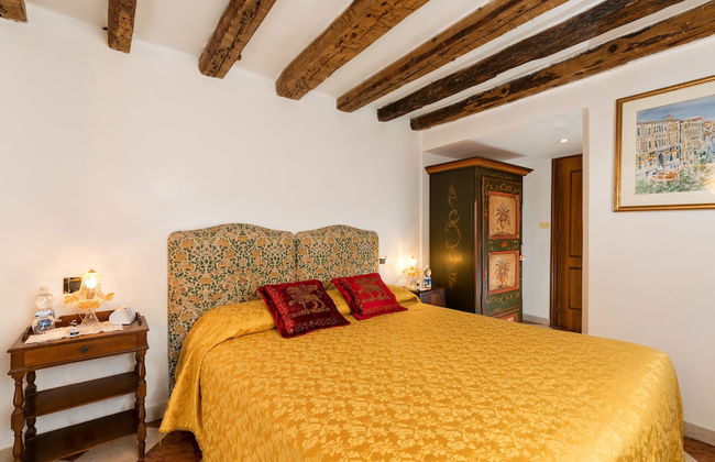 Luxury Venetian Rooms - Photo 11