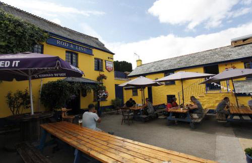 Rod and Line - Photo 2