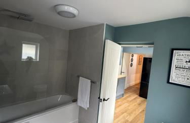 Stylish 3 Bed House in Fratton with Garden & Parking, Sleeps 6 - Foto 8