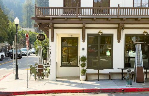 Luxe Treehouse Apt•Walk to Town•King Bed•Sleeps 4 - Foto 21