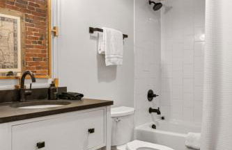 One-Of-A-Kind! Roll Up Garage Door-Pool, Speakeasy - Foto 8