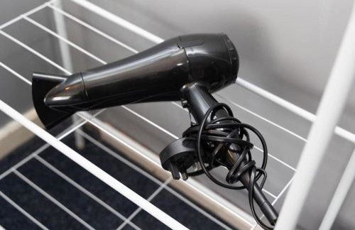 3 bed home sleeps 8 people located 1 min from train stop - Otley Terrace - Photo 11