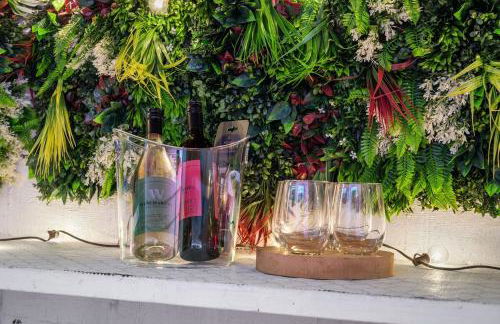 Walkable Grant Park 1920s Home with King Bed - Photo 4