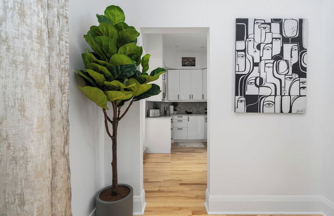 Downtown Luxe - Parking, Metro, King Bed, Sleeps 6 - Foto 12