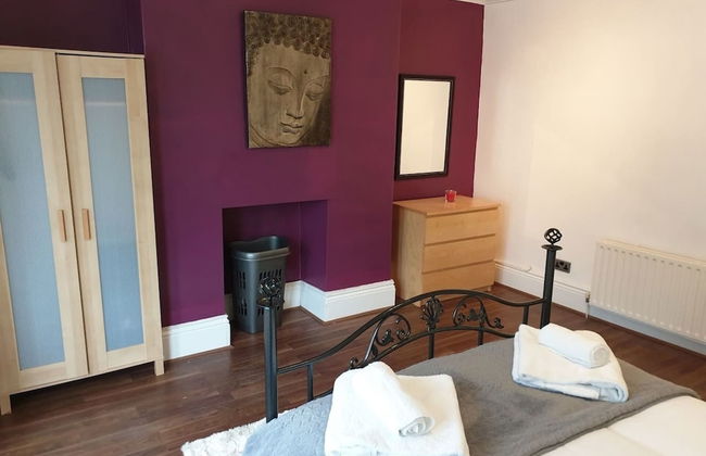 South Shield's Hidden Gem Garnet 3 Bedroom Apartme - Photo 6