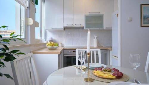 Sunny Apartment - Photo 2