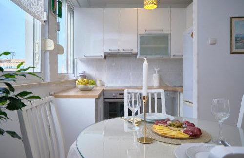 Sunny Apartment - Photo 2