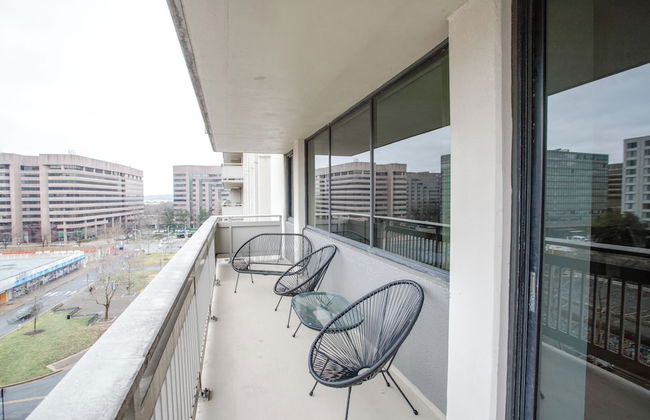 Convenient Apt Near Airport - Photo 32