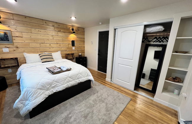 Dollhouse Downtown - Photo 9