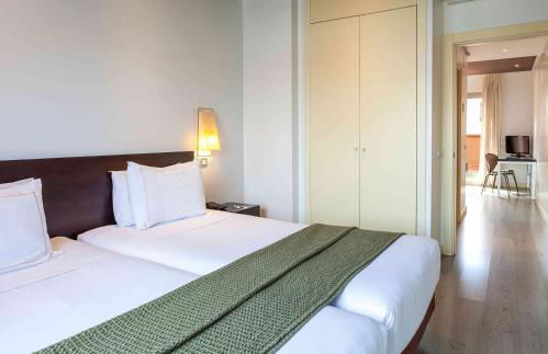 Suites Viena Plaza de España - Photo 58