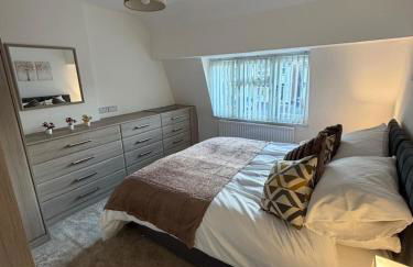 Modern 5 Bedroom Home in Solihull - Entire House - Garden - Contractors - Relocators - Family - NEC - BHX -Sleeps 9 - Foto 37