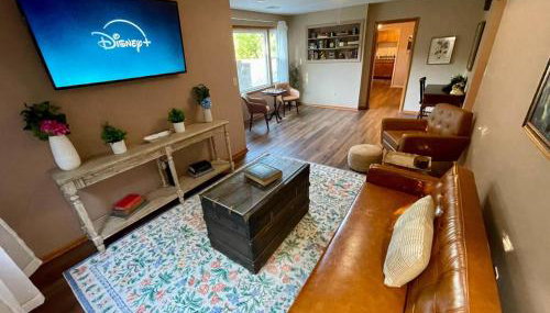 Vintage, Mid-Century Suite above Antique Store - Foto 4