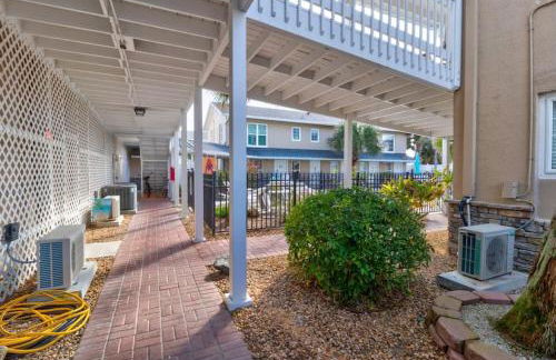 Lovely 2 bedroom condo in the heart of Flagler - Photo 14