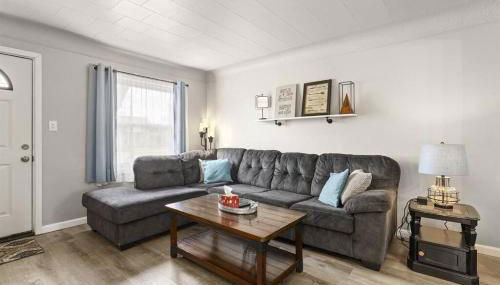 Great Location! Cozy Home with Huge Backyard - Foto 3