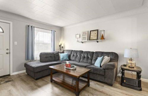 Great Location! Cozy Home with Huge Backyard - Foto 3