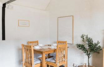 Cosy Cotswolds Cottage Farm Stay - Shepherds Rest - Photo 36