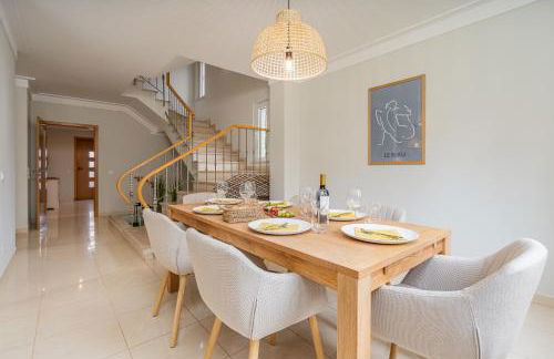 Host Wise - Deluxe Spacious House with Terrace & Jacuzzi - Foto 25