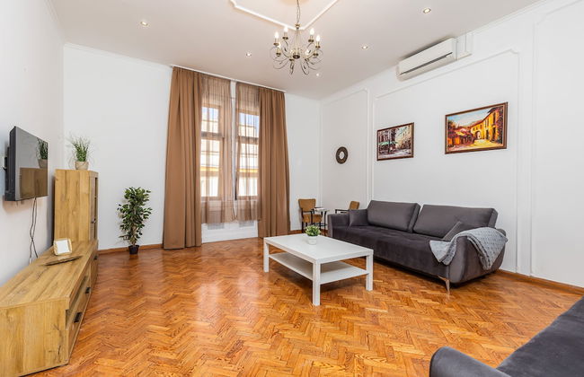 Real Apartments Andrassy - Foto 9