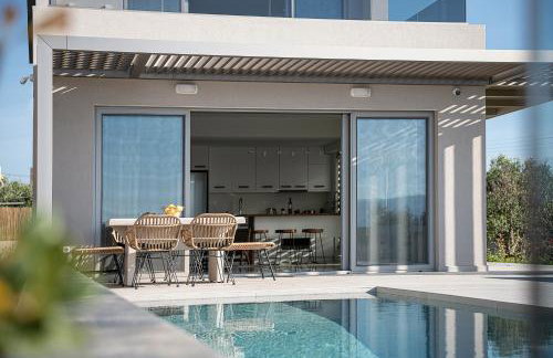 Fivi Villa, with Heated Pool & SeaViews, By ThinkVilla - Photo 4