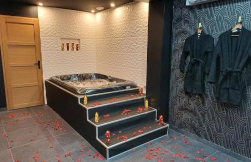 Sweety's Eden Jacuzzi - Jacuzzi privé Sauna Cinéma room Jardin - Terrasse centre-ville - Foto 23