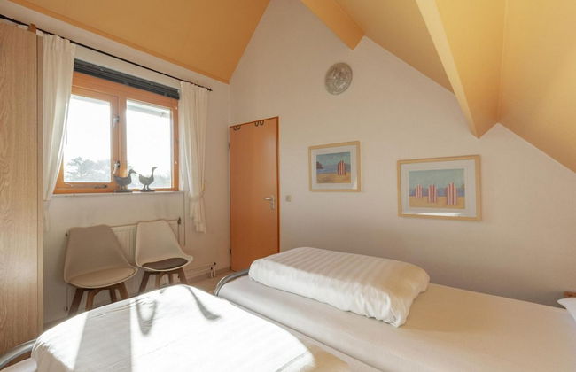 Cozy Holiday Home With Terrace - Photo 3