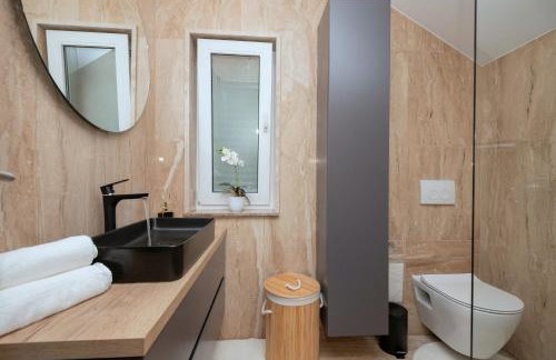 Luxury Lake-View Villa Karmen with Heated Pool, Private Spa & Sunset Terrace - Foto 60