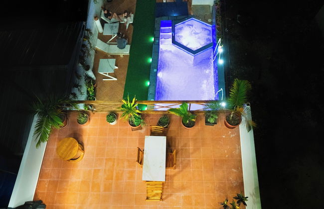 Galapagos and Beyond - Photo 11