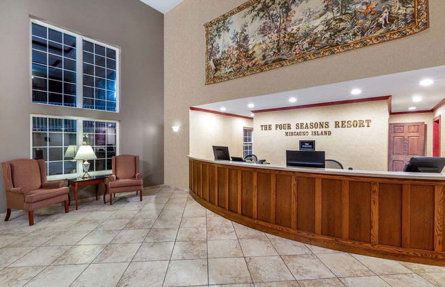 Four Seasons Island Resort - Photo 3