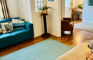 Fantastic Value Beautiful Cottage Close to the Sea Great Interior and Space - Photo 3