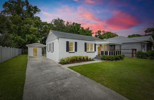 Sunny Citrus Escape Min to Midtown & Dog-Friendly - Foto 31