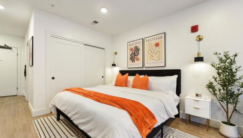 LUX Studio King Bed Gym Free Parking - Photo 3