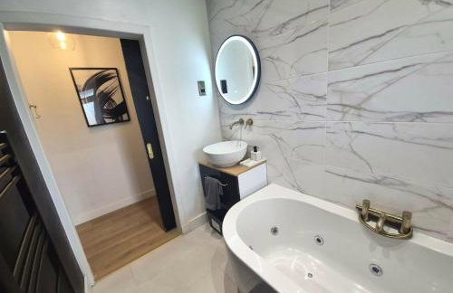 Spotless 2BR Flat with Parking, Garden, Wifi, Netflix, Sleeps 6 - Foto 26