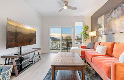 Lux Apt -PoolHotTubGymPrkg-View! - Foto 17