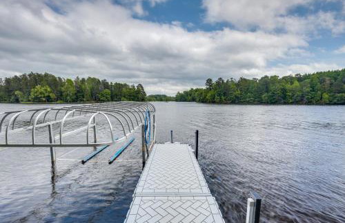 Tranquil Lakefront Cabin Fire Pit, Grill and Patio - Foto 29