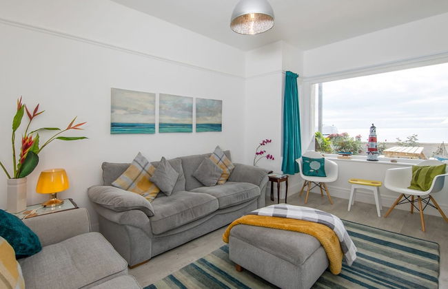 Beautiful Beachfront House wth Balcony Sea Views - Foto 14