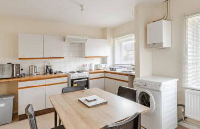 Cosy House- Sleeps 7 Centrally Located Free Parking, Fast WIFI Smart Tv with Sky and Netflix Business Travellers Relocators Leisure Welcome - Foto 7