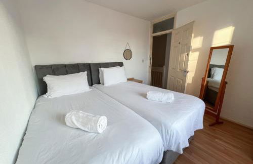 5 Bed Townhouse with Garden & Parking by BrumStay UK - Foto 24