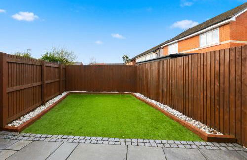 Stylish 3-Bed House in Newton-le-Willows - Private Parking & Garden - Foto 9