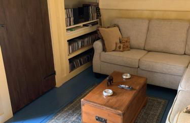 Luxurious Riverfront Cottage with a Hot Tub and a Fireplace near the Twin Lakes, Connecticut - Foto 34