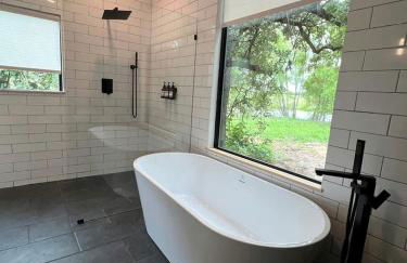 Tranquil Modern Cabin with Friendly Farm Animals & Pond Views Near Cedar Creek, Texas - Photo 35