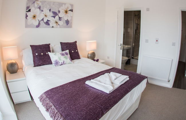 Campbell Park by ShortstayMK - Photo 5