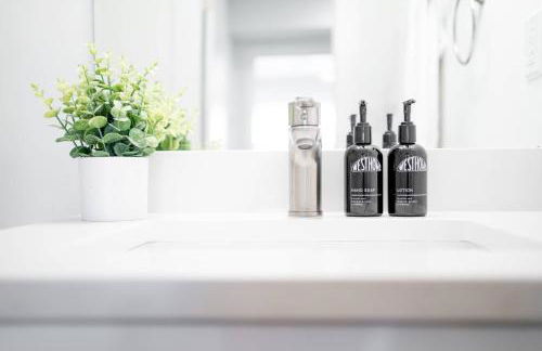 Contemporary Midtown Retreat Walk Score 93 - Foto 17