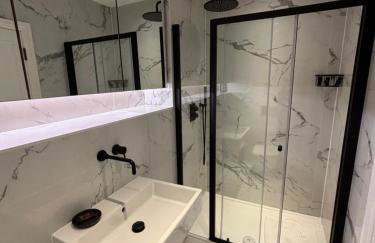 FOX ON THE HOE - Luxury Apartment accommodation - Photo 17