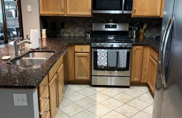 Unwind in Style in this stunning townhome retreat - Foto 4