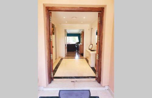 Large Ground Floor Apartment with Private Garden and Beach Access - Photo 50