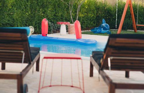 Cozy country home with heated outdoor pool - Photo 44