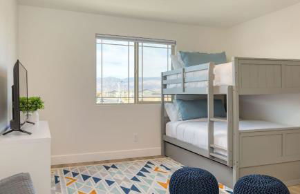 Desert Eden by Avantstay 6BR w/ Ensuite Backyard Oasis w/ Pool & Hot Tub! - Foto 58