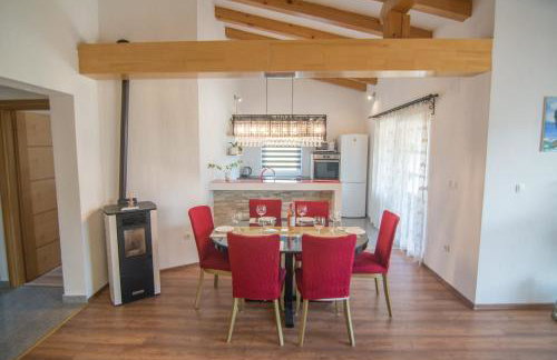 Village holiday apartman with heated pool Maslina - Photo 21